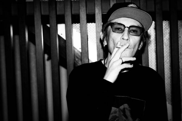 yusuke-tiba-smoking-a-cigarette